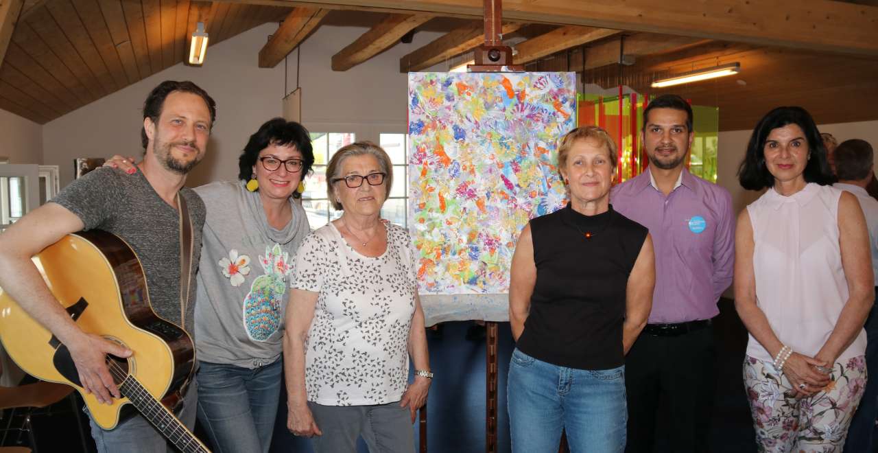 Performance's Bild mit Dom Hakios, I.Habegger, M.Exenberger käuferin, S.Baumann,A.Sah v. Kinderspital ZH, P.Vögele