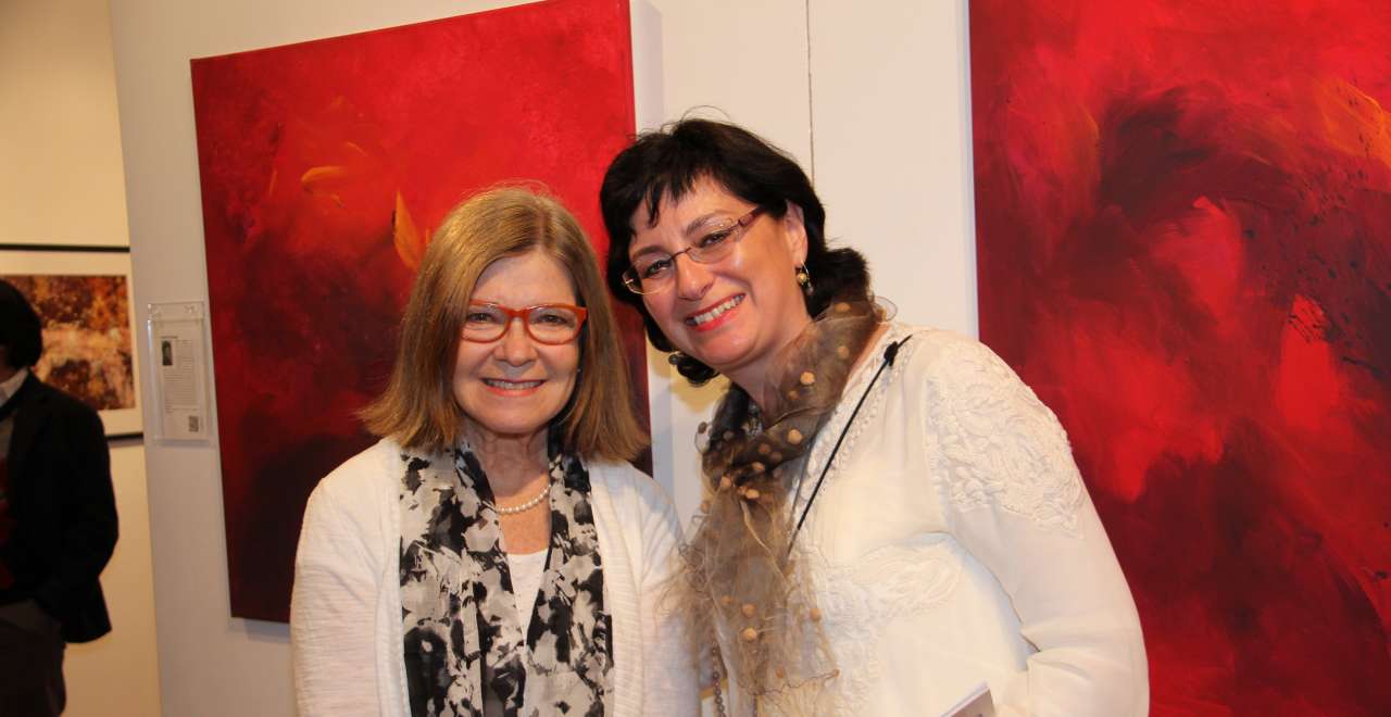 Isabelle mit Galeristin Angela di Bello