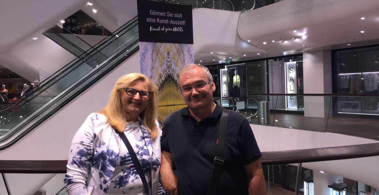 Galeristin Frau Dolzer